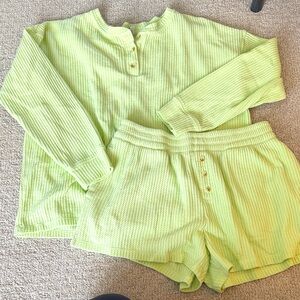 Old Navy Light Green Waffle Knit Set. Size Large.